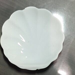 𝅺lillian Vernon 87 White Sea Shell Soap Dish